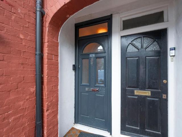 Flat for sale in London Borough of Merton, Merton Park