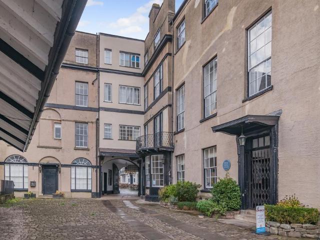 Flat for sale in Monmouth, Wales