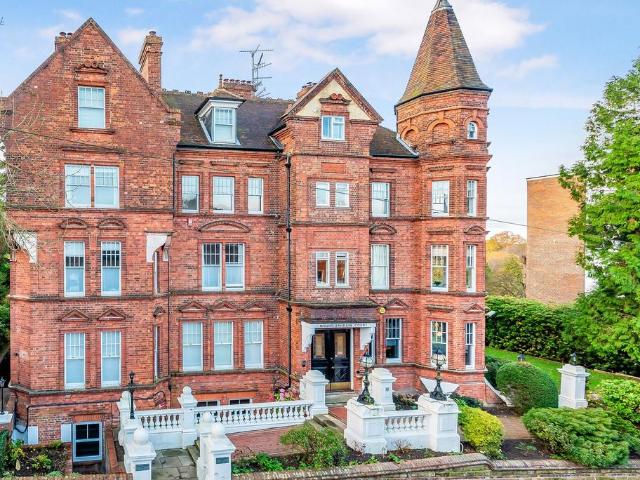 Flat for sale in Nevill Park, Sandown Park