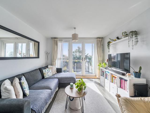 Flat for sale in West End, Blackhills