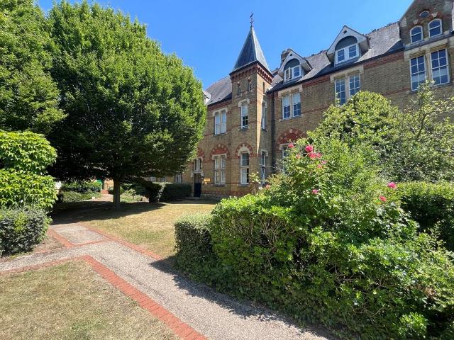 Flat for sale in North Watford