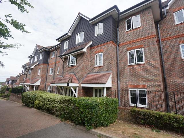 Flat for sale in Loudwater, Buckinghamshire