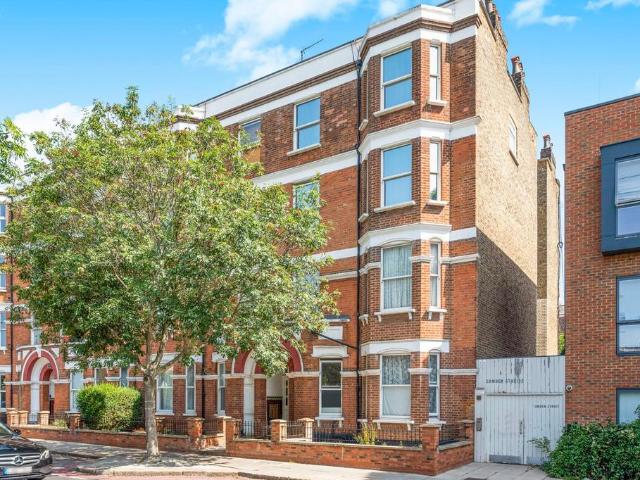 Flat for sale in Saint Pancras, Greater London