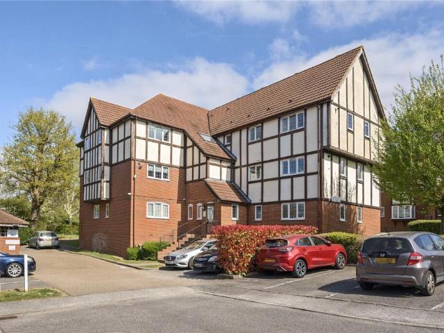Flat for sale in The Hale, Greater London