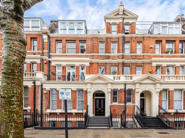 Flat for sale in Maida Vale, Greater London