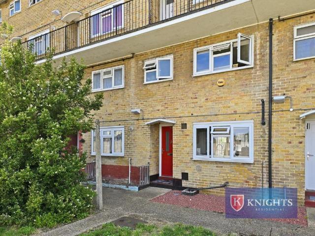 Flat for sale in Lower Edmonton, Greater London