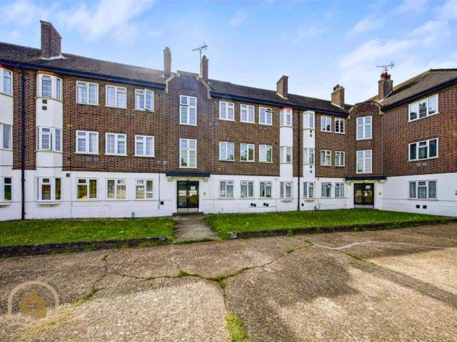 Flat for sale in London Borough of Hounslow, Osterley