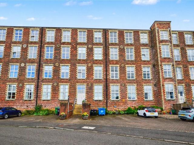 Flat for sale in Cambusbarron, Scotland