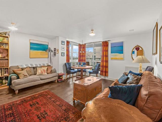 Flat for sale in Silvertown, Greater London