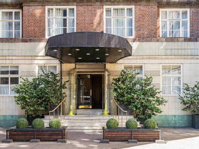 Flat for sale in Mayfair, Greater London