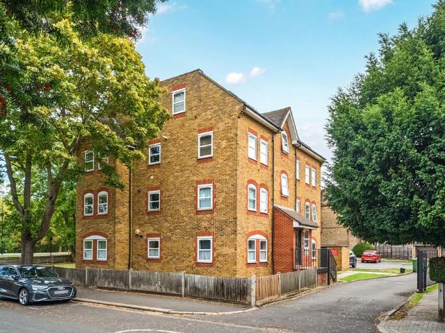 Flat for sale in Manor Park, Greater London