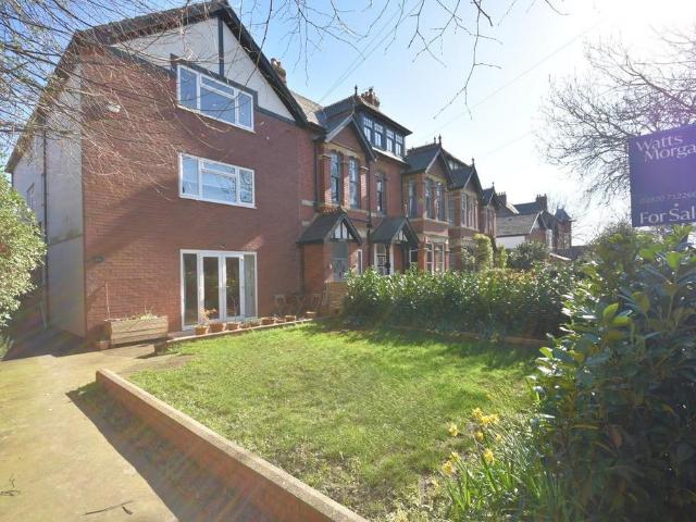 Flat for sale in Penarth, Wales