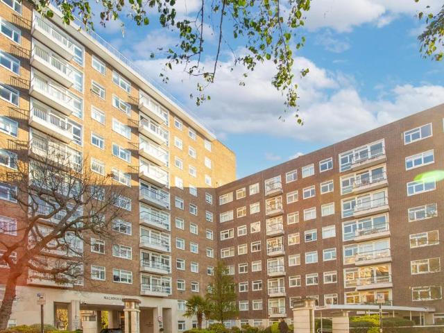 Flat for sale in Belsize Park, Greater London
