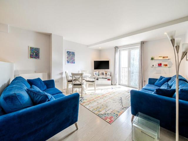 Flat for sale in London Borough of Wandsworth, Greater London