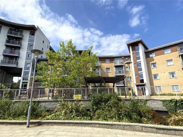 Flat for sale in Easthampstead, Bracknell