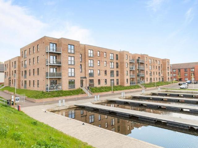 Flat for sale in Winchburgh, Scotland