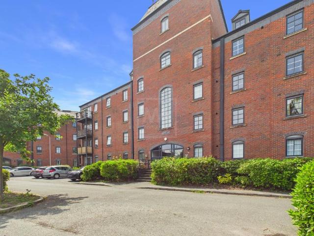 Flat for sale in Wilderspool, Warrington