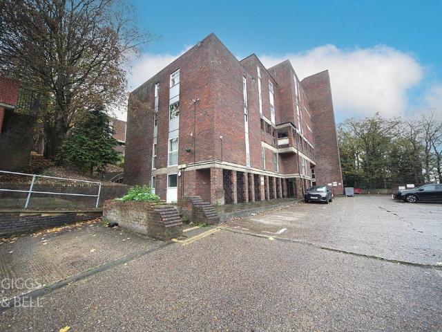 Flat for sale in Spring Park, Luton