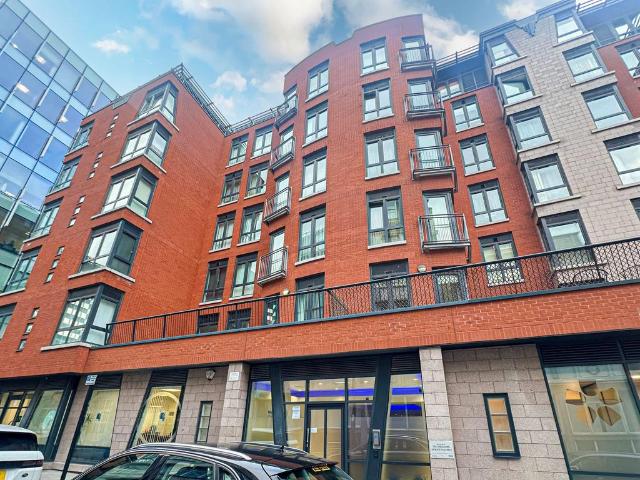 Flat for sale in Calderstones