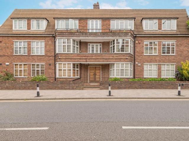 Flat for sale in Eastbridge, Suffolk