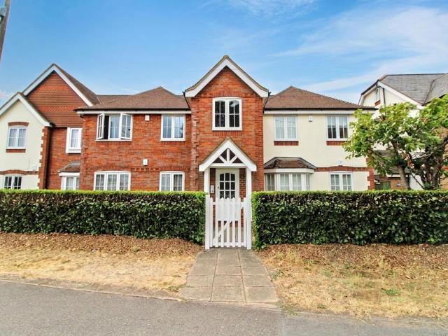 Flat for sale in Penn Bottom, Buckinghamshire