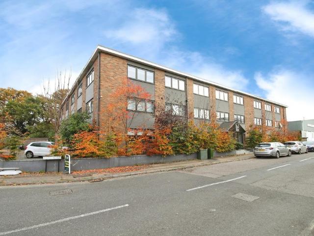 Flat for sale in Fordham Heath, Essex
