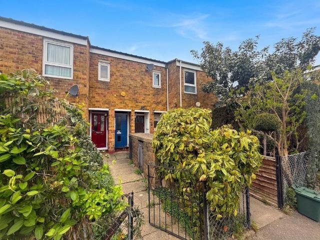 Flat for sale in Hayes, Greater London