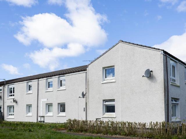 Flat for sale in Irvine, Scotland