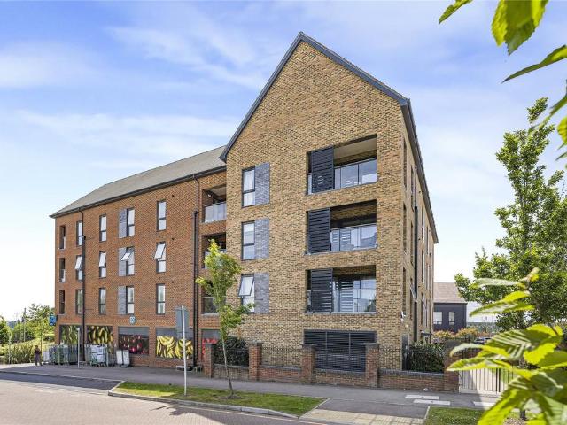 Flat for sale in Monks Orchard, Kent
