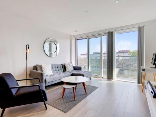 Flat for sale in Woodberry Down, Stamford Hill