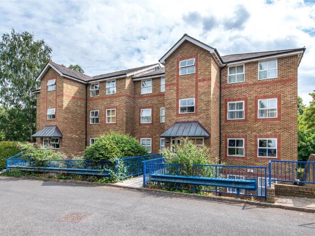 Flat for sale in Midway, Kent