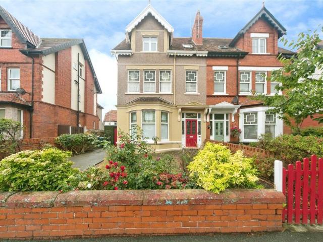 Flat for sale in Llandudno, Wales