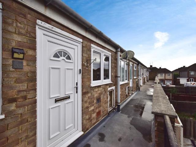 Flat for sale in Salters Cross, Strood
