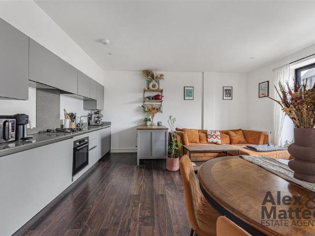 Flat for sale in Bermondsey, Greater London