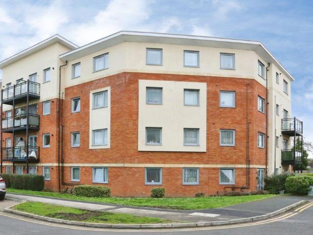 Flat for sale in Slough