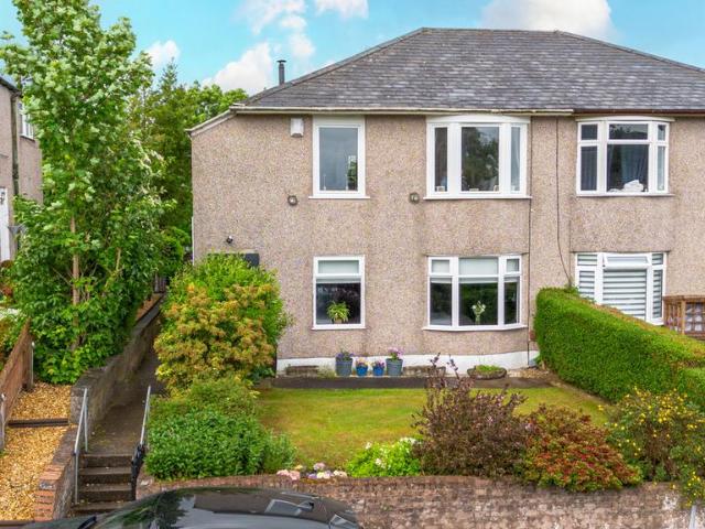 Flat for sale in King's Park, Scotland