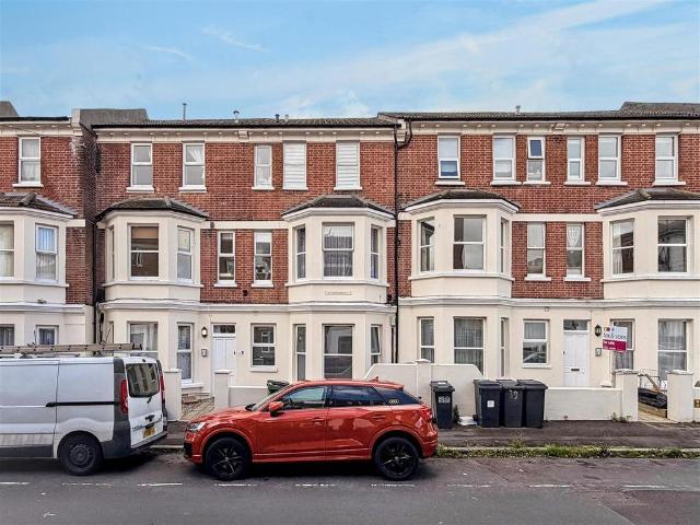Flat for sale in Roselands, Eastbourne