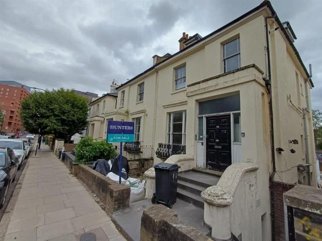 Flat for sale in South Hampstead, Greater London