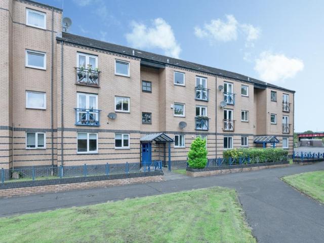 Flat for sale in Kilbowie, Clydebank