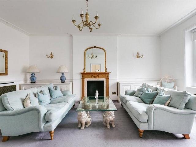 Flat for sale in Royal Borough of Kensington and Chelsea, Greater London