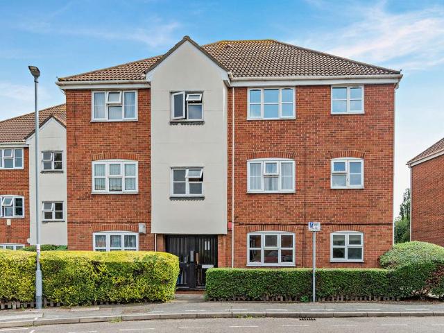 Flat for sale in Dagenham, Scrattons Farm