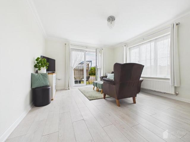 Flat for sale in Great Ashby, King's Walden