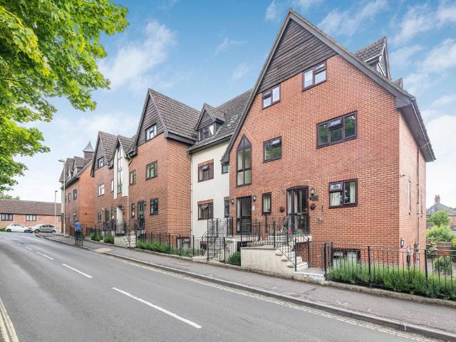 Flat for sale in Bolton Low Houses, Hampshire