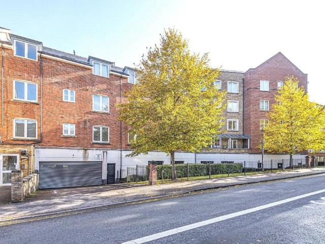 Flat for sale in Reading