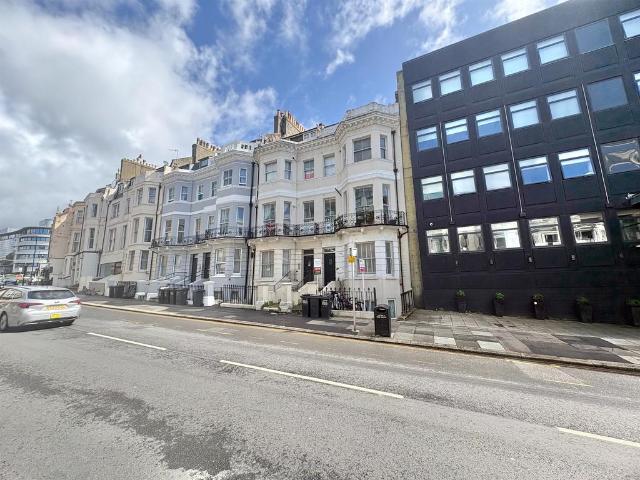 Flat for sale in Blacklands, Guestling Green