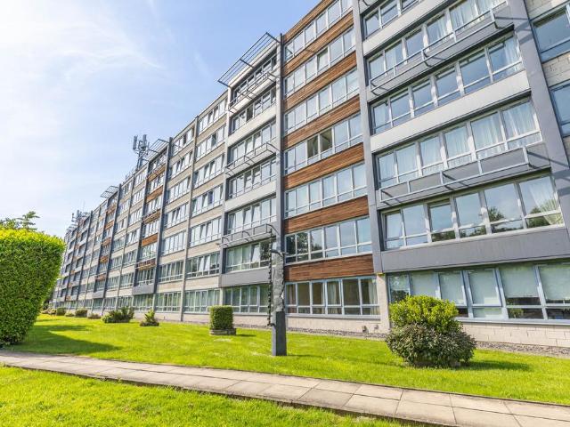 Flat for sale in Primley Park, Moortown