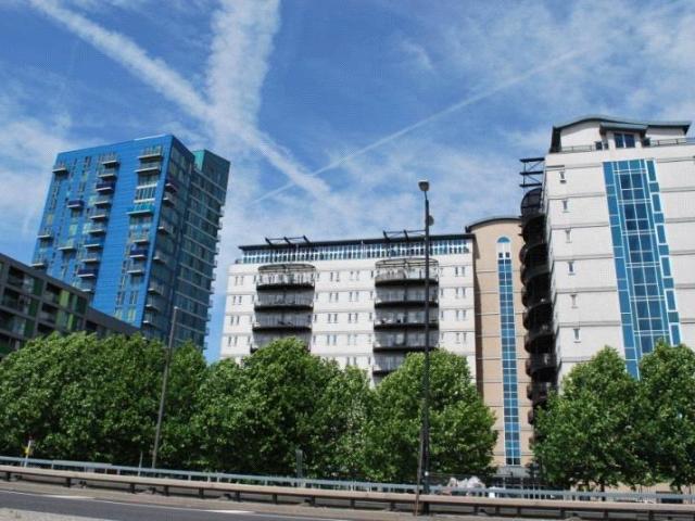 Flat for sale in Stratford Marsh, Greater London