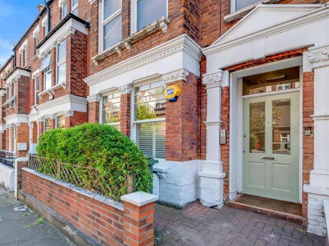 Flat for sale in Gospel Oak, Greater London