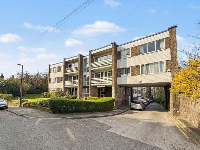 Flat for sale in Heaton Park, Bury