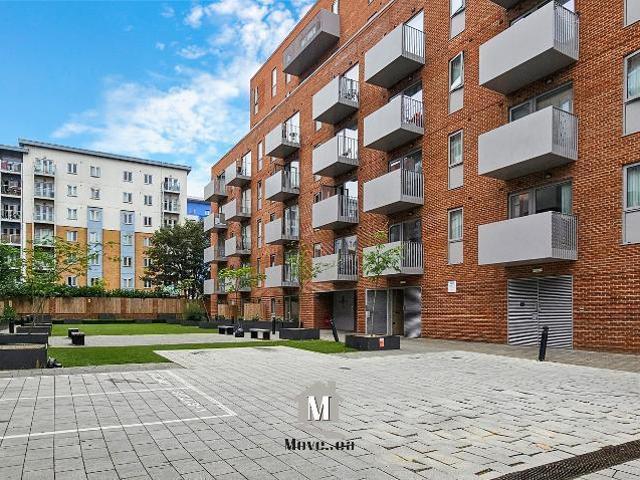 Flat for sale in Slough